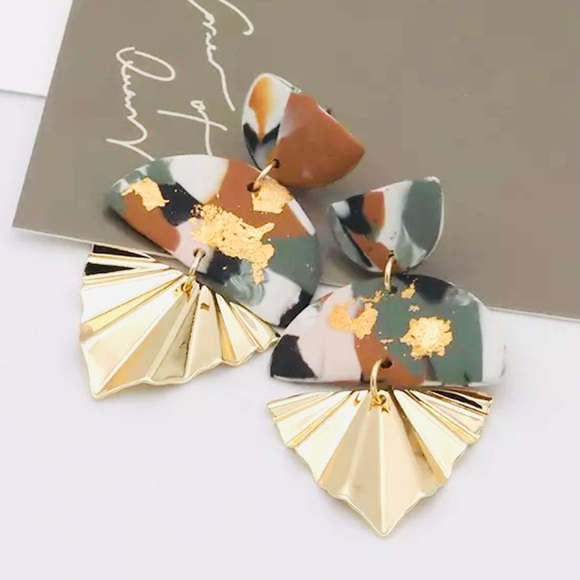 Zara Resin Golden Fan Earrings - Picture 3 of 3